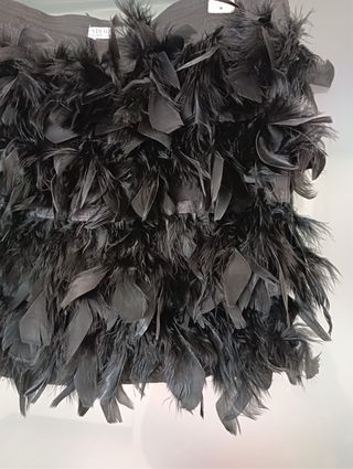 Falda Stradivarius de plumas