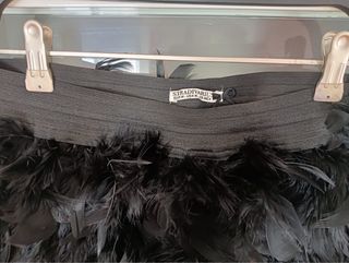 Falda Stradivarius de plumas