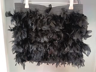 Falda Stradivarius de plumas