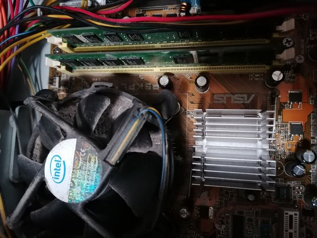 PC antiguo INTEL Core 2 Duo