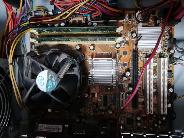 PC antiguo INTEL Core 2 Duo