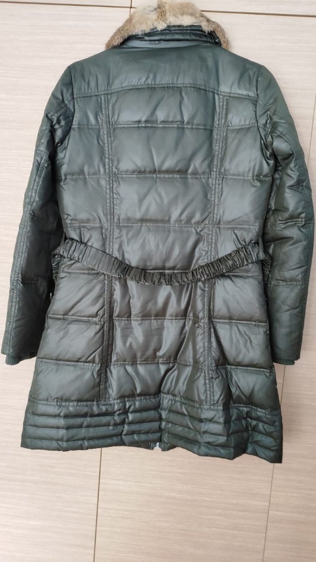 Abrigo verde de plumas mujer