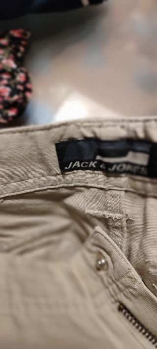 Pantalón Jack and Jones. Beige. Talla L