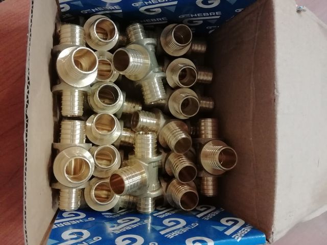 Accesorios para tubos PEX Y PB de casquillo corred