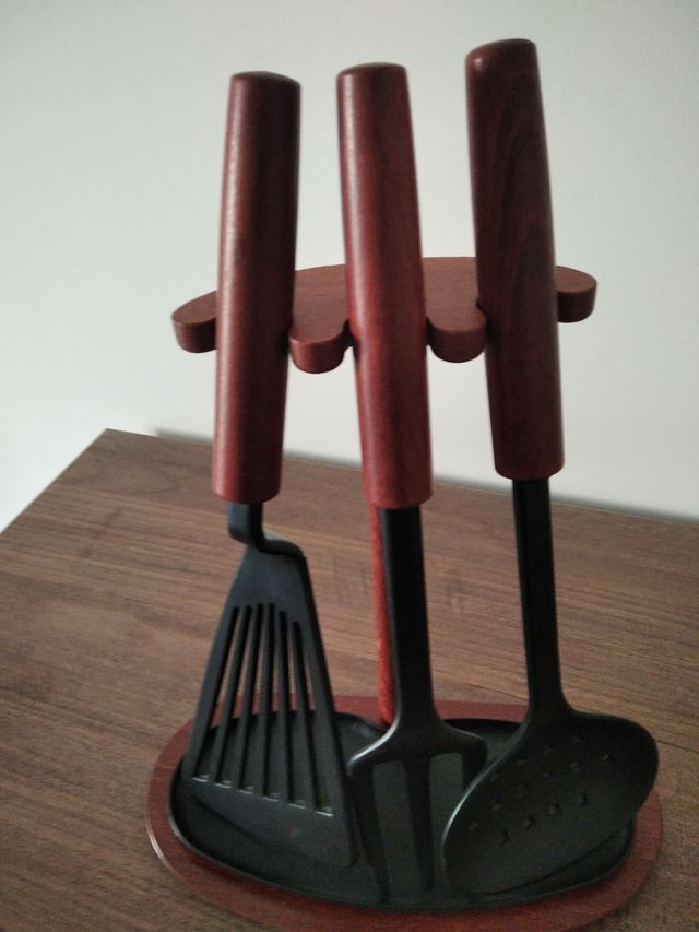 Utensili con manico il legno