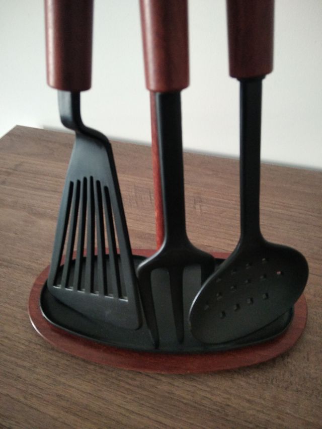 Utensili con manico il legno