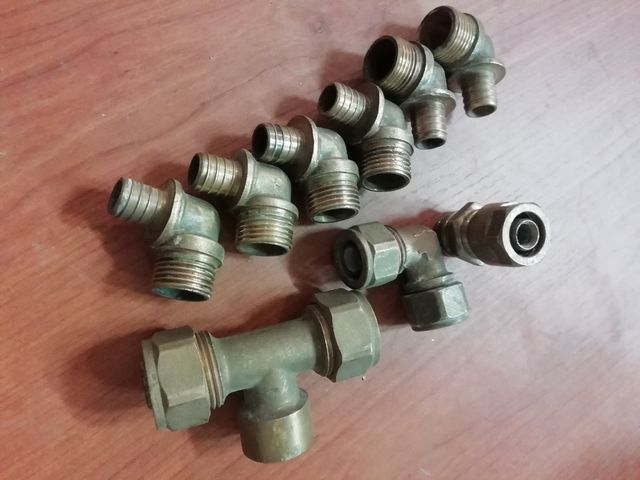 Accesorios para tubo PEX Y PB DE CASQUILLO CORREDI