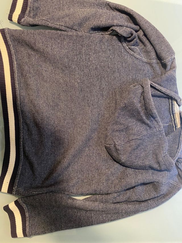 SUDADERA CON CAPUCHA