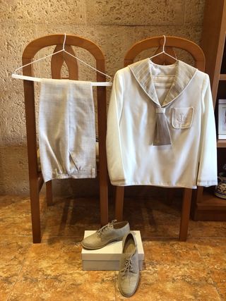 Traje y zapatos de primera comunión