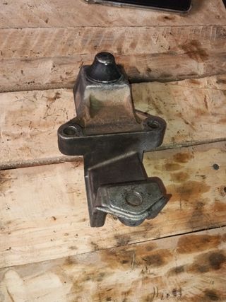 Soporte motor Peugeot 205