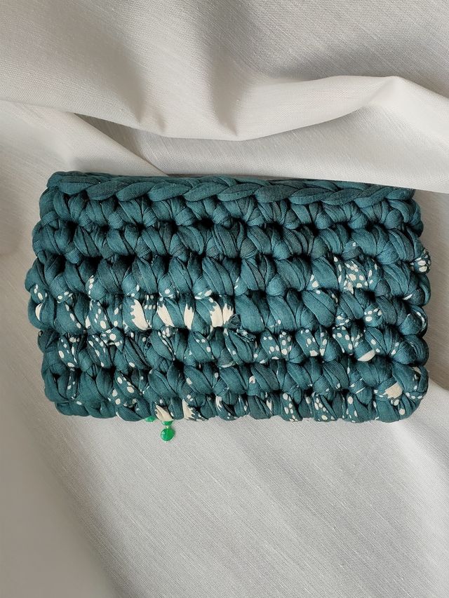 Bolsa verde e branco em tecido