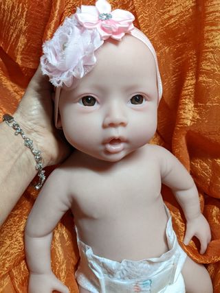 Reborn de silicona pesa 3 kilos