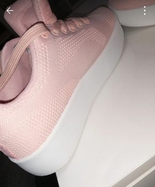 Zapatilla de deporte rosa