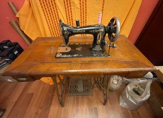 Máquina  antigua de coser Wertheim