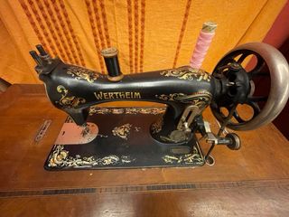 Máquina  antigua de coser Wertheim