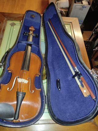 Violín marca Sonora 1/2 para niño.