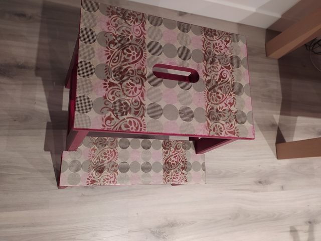 Taburete-escalera pintado