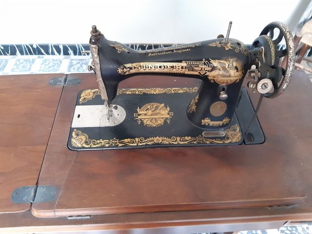 Maquina de coser. URGE VENDER