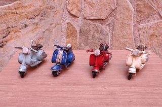Collezione di 4 Vespe piccole in metallo
