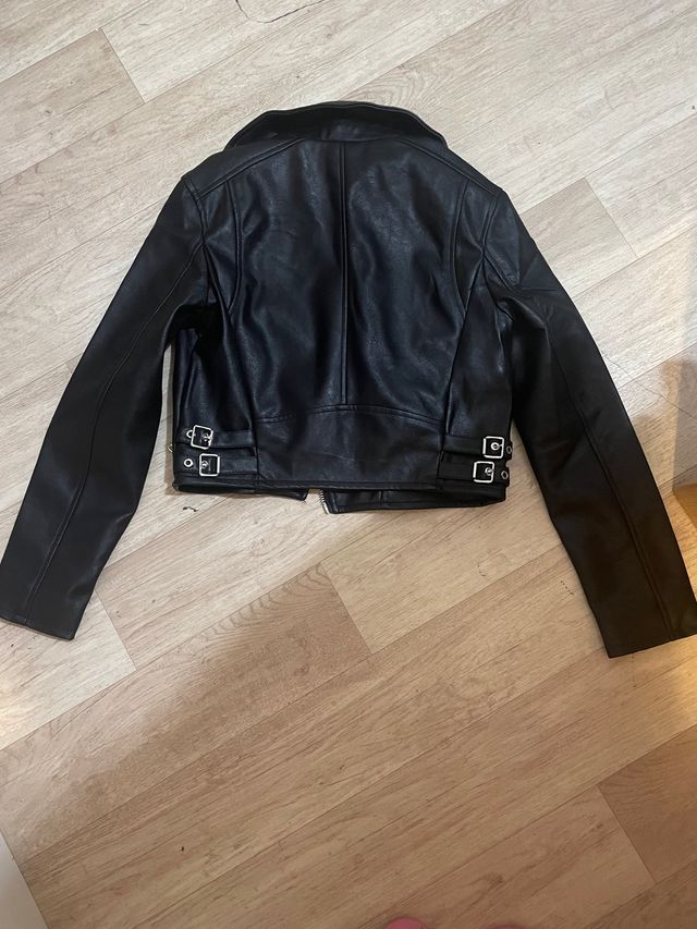 chaqueta de cuero negra