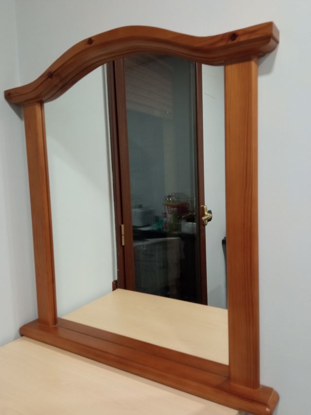 Espejo de madera de pino