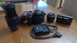 Camara Reflex Canon 80D + objetivo 18/135mm