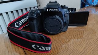 Camara Reflex Canon 80D + objetivo 18/135mm