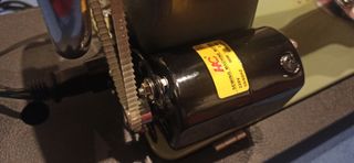 Maquina coser Alfa con motor y maleta