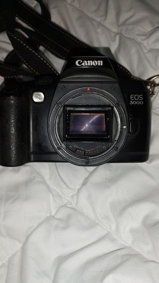 Cámara de fotos Canon EOS 5000