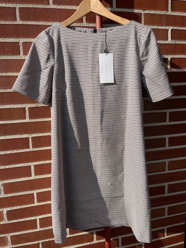 vestido mini, amplio, cuello redondo, manga corta