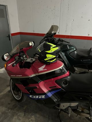 Honda CBR1000F