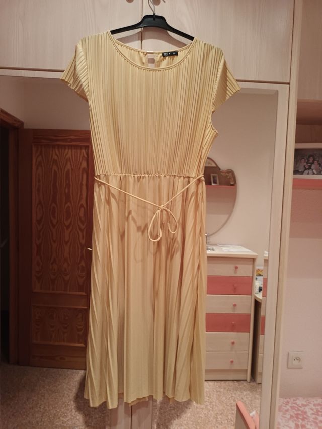 Vestido de cerimônia. Sem uso.