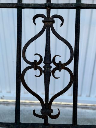 Antigua reja hecha a fragua.