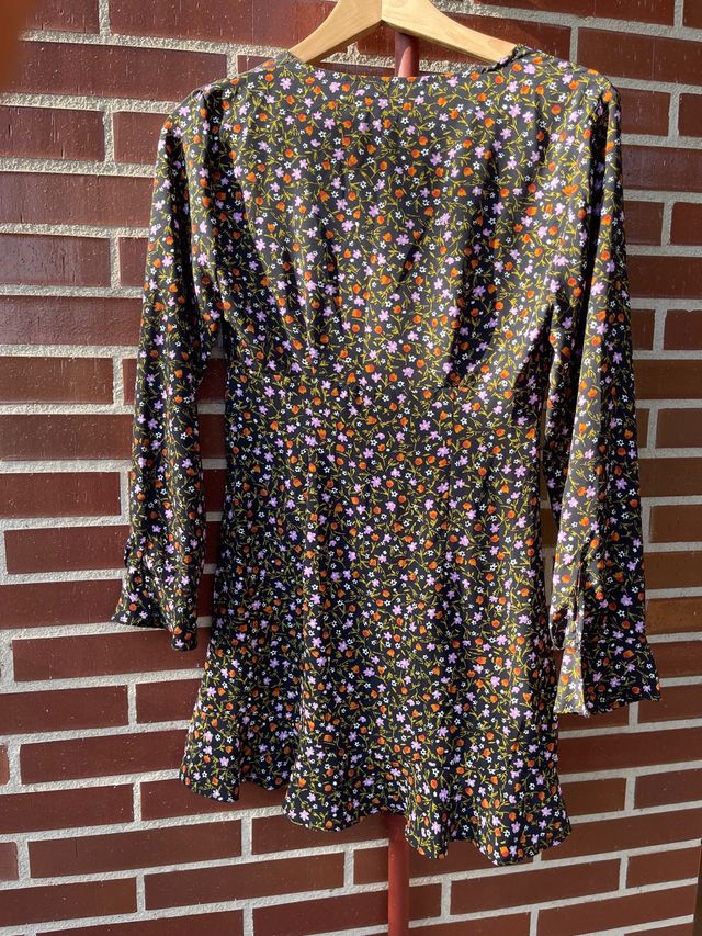 Vestido escote pico y manga larga