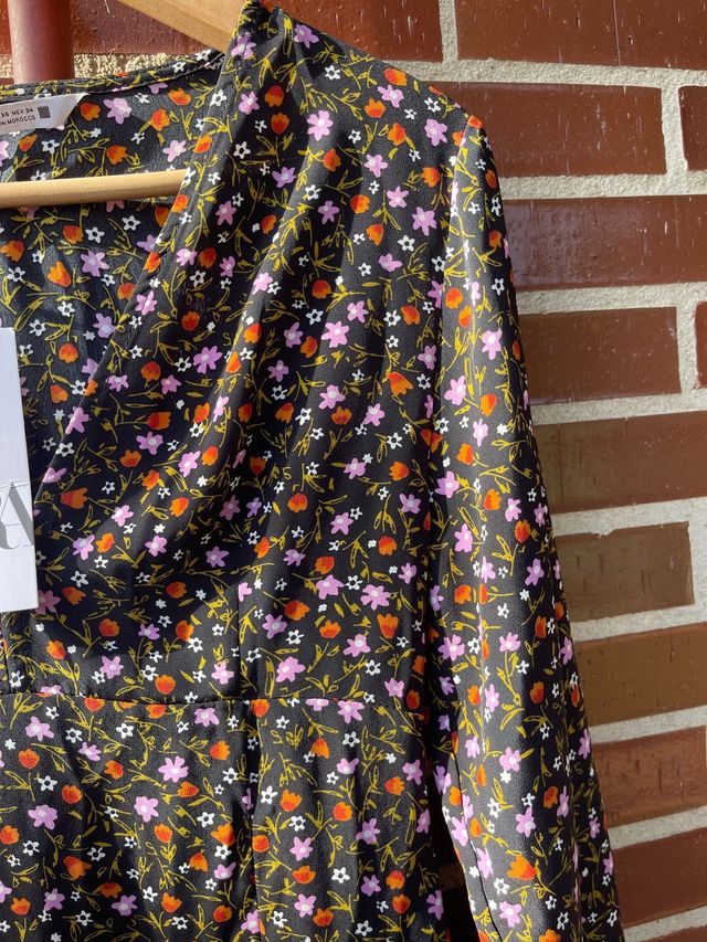 Vestido escote pico y manga larga