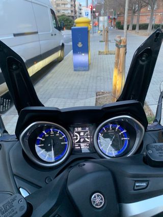 Tmax DX, impecable, siempre revisión en Yamaha