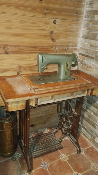 Maquina de coser Singer