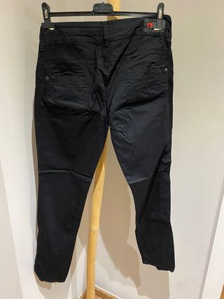 Pantalón vaquero negro