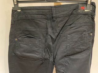 Pantalón vaquero negro