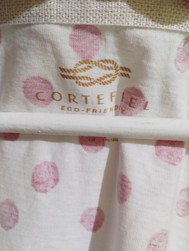 Camiseta topos ❤️  Cortefiel