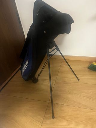 palos de golf y bolsa de transporte