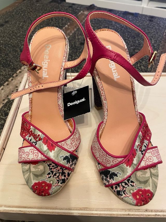 sandalias tacon desigual 