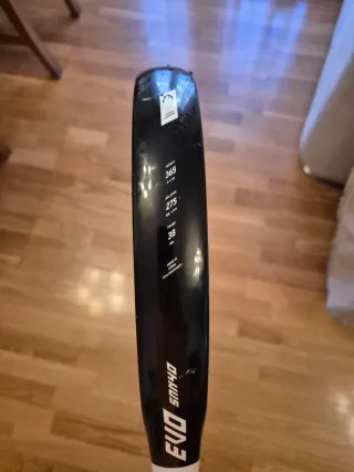 SE VENDE NO CAMBIO. Pala de padel Head Evo.