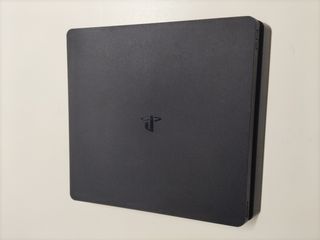 PS4 Modelo CUH-2116B y volante