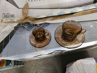 4 tazas grandes con plato y 12 pequeñas