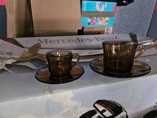 4 tazas grandes con plato y 12 pequeñas