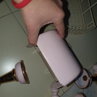 Accesorios baño rosas y dorados metal