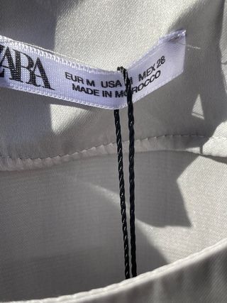 Top plateado satinado, escote redondo