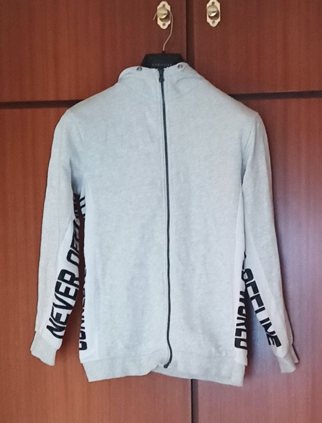 Sudadera con choto Kiabi talla XS 