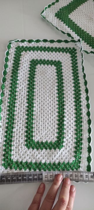 Conjunto de naperons verde e branco